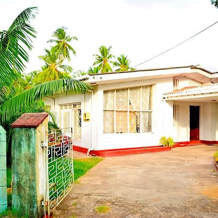 Aeroform Homestay Negombo Exterior foto